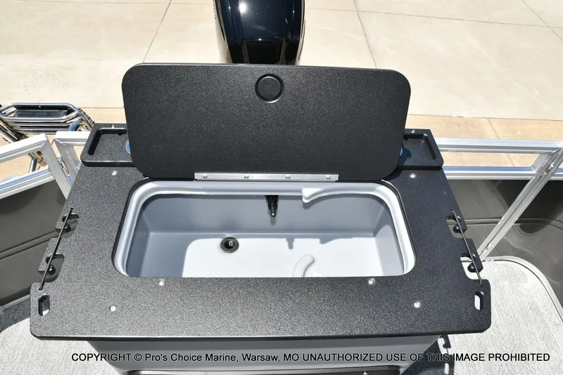 Slide: The Image of Sun Tracker Fishin' Barge 20 DLX 2026 - 51