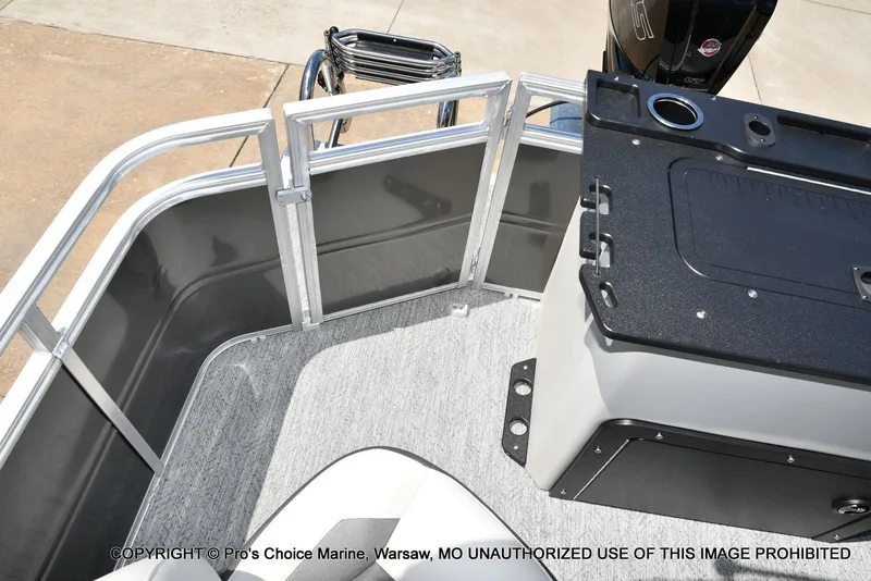 Slide: The Image of Sun Tracker Fishin' Barge 20 DLX 2026 - 56