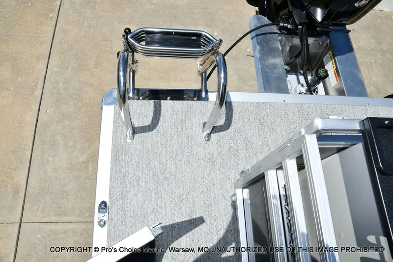 Slide: The Image of Sun Tracker Fishin' Barge 20 DLX 2026 - 58