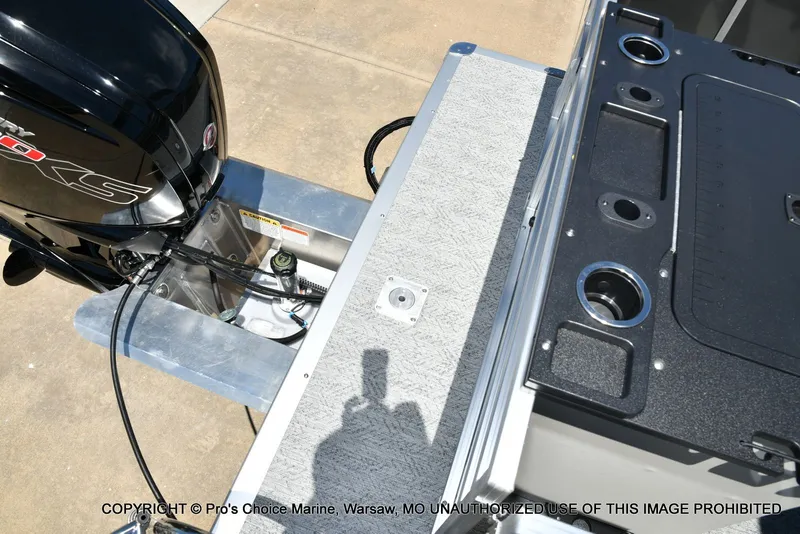 Slide: The Image of Sun Tracker Fishin' Barge 20 DLX 2026 - 59