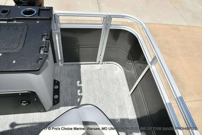 Slide: The Image of Sun Tracker Fishin' Barge 20 DLX 2026 - 61