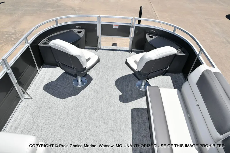 Slide: The Image of Sun Tracker Fishin' Barge 20 DLX 2026 - 8