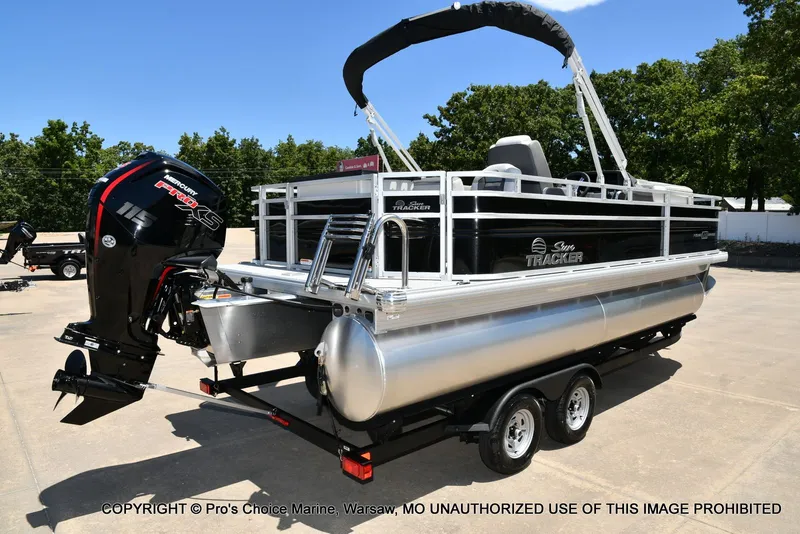 Slide: The Image of Sun Tracker Fishin' Barge 20 DLX 2026 - 15