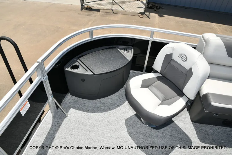 Slide: The Image of Sun Tracker Fishin' Barge 20 DLX 2026 - 25