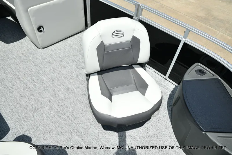 Slide: The Image of Sun Tracker Fishin' Barge 20 DLX 2026 - 30