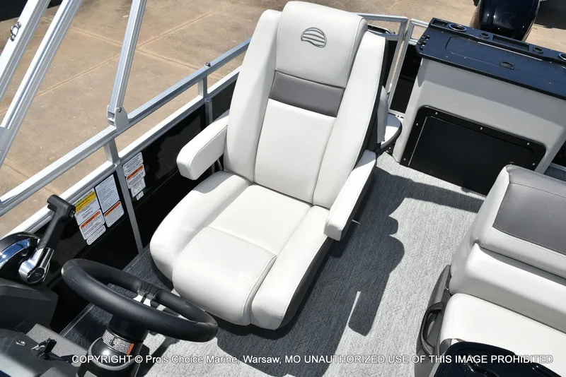 Slide: The Image of Sun Tracker Fishin' Barge 20 DLX 2026 - 44