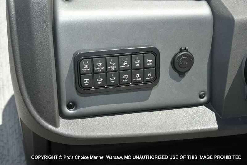 Slide: The Image of Sun Tracker Fishin' Barge 20 DLX 2026 - 47