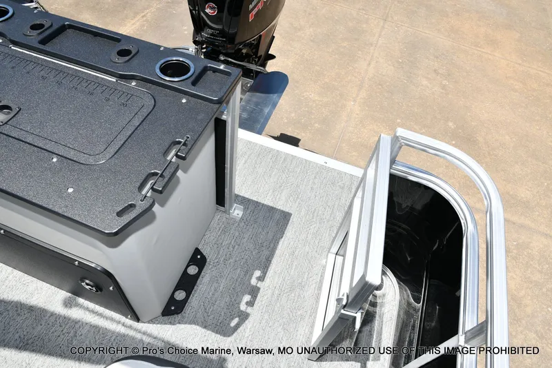 Slide: The Image of Sun Tracker Fishin' Barge 20 DLX 2026 - 62