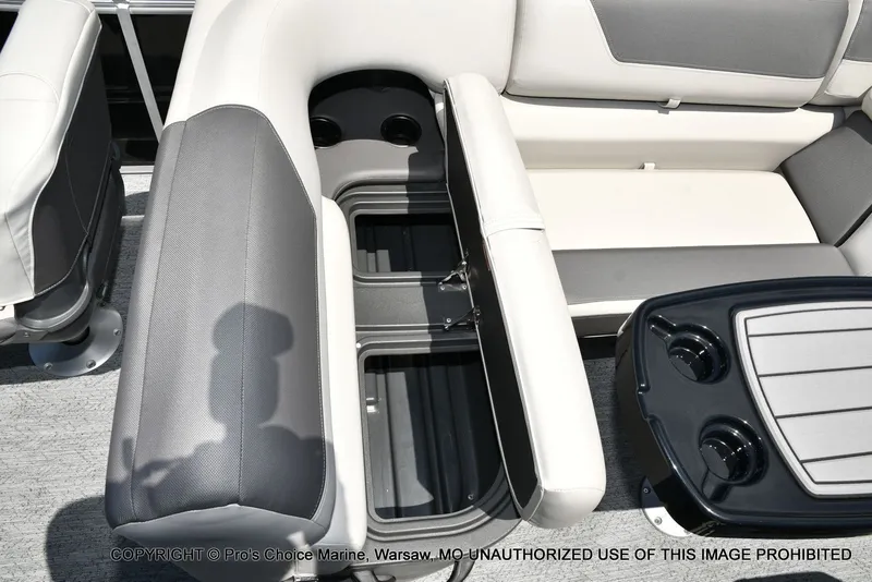 Slide: The Image of Sun Tracker Fishin' Barge 20 DLX 2026 - 66