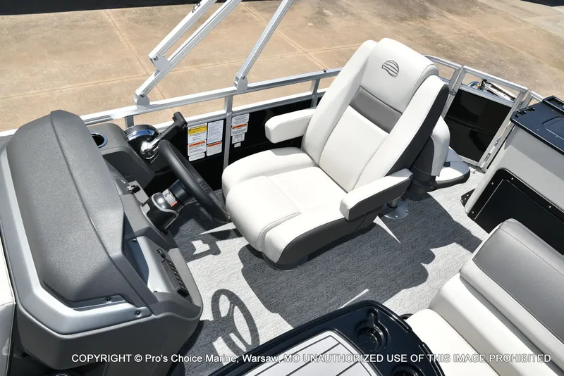 Slide: The Image of Sun Tracker Fishin' Barge 20 DLX 2026 - 9