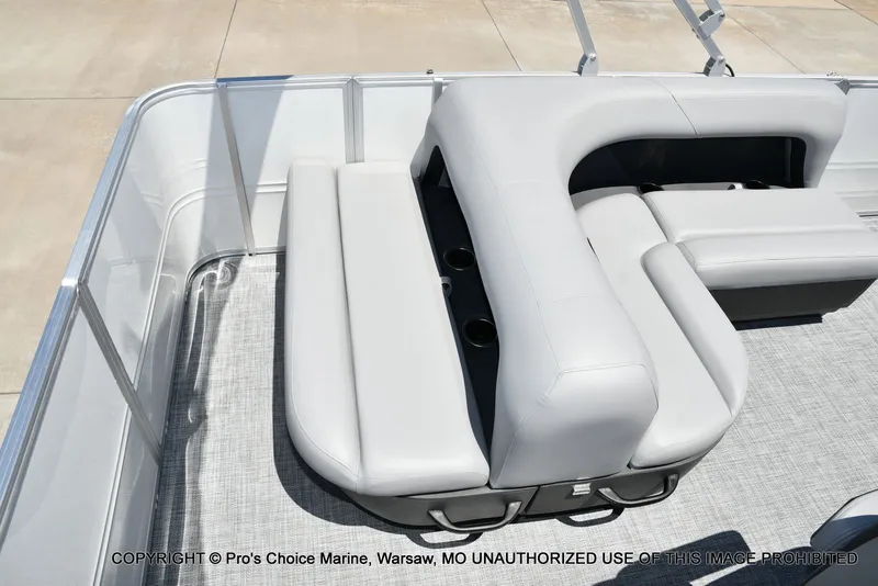 Slide: The Image of Sun Tracker Party Barge 18 DLX 2026 - 11