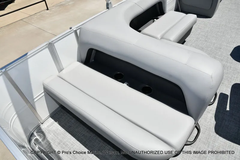 Slide: The Image of Sun Tracker Party Barge 18 DLX 2026 - 12