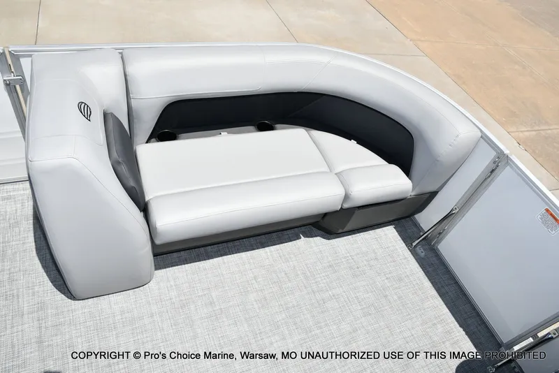 Slide: The Image of Sun Tracker Party Barge 18 DLX 2026 - 13