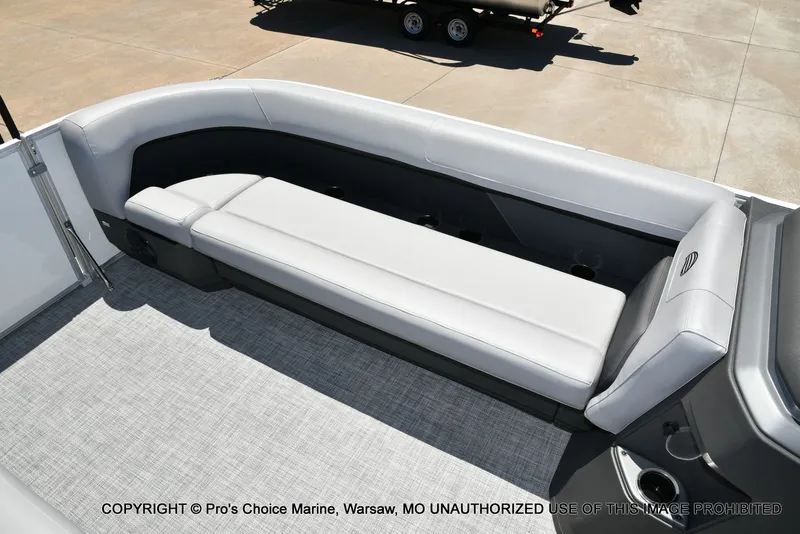 Slide: The Image of Sun Tracker Party Barge 18 DLX 2026 - 14