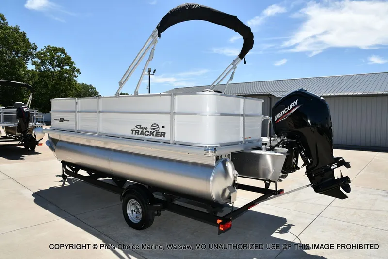 Slide: The Image of Sun Tracker Party Barge 18 DLX 2026 - 19