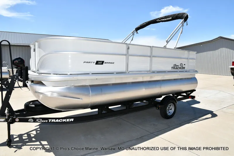 Slide: The Image of Sun Tracker Party Barge 18 DLX 2026 - 21