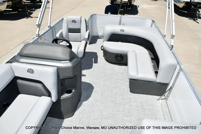 Slide: The Image of Sun Tracker Party Barge 18 DLX 2026 - 27