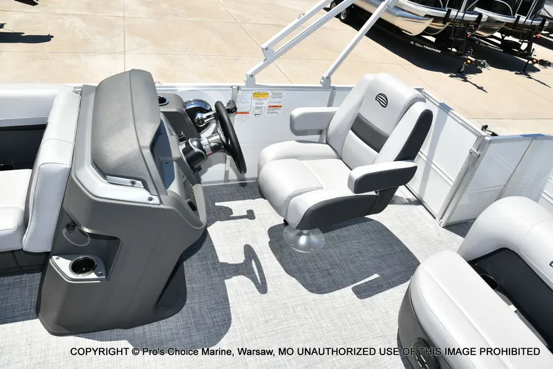 Slide: The Image of Sun Tracker Party Barge 18 DLX 2026 - 29