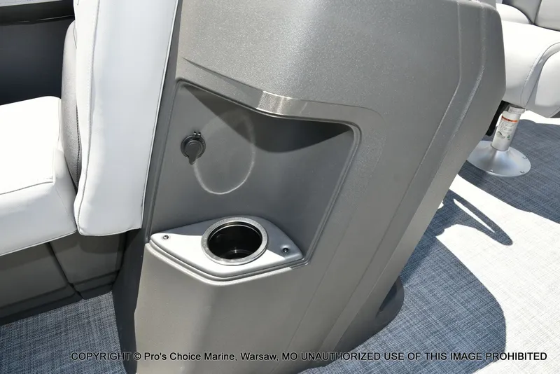 Slide: The Image of Sun Tracker Party Barge 18 DLX 2026 - 30