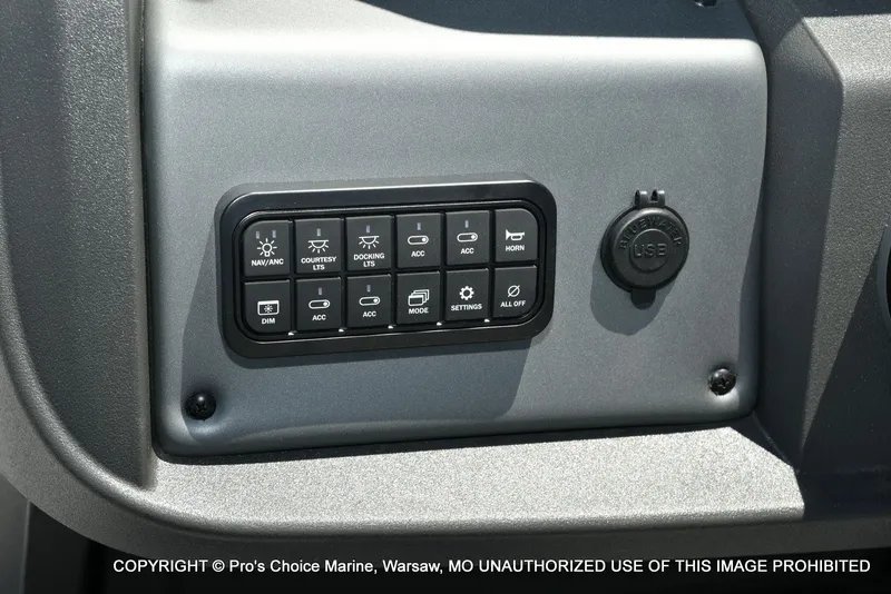 Slide: The Image of Sun Tracker Party Barge 18 DLX 2026 - 34