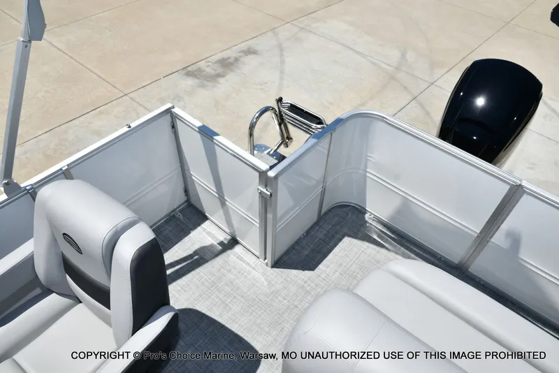 Slide: The Image of Sun Tracker Party Barge 18 DLX 2026 - 36