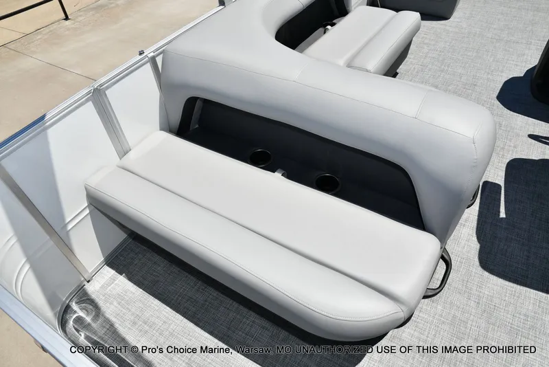 Slide: The Image of Sun Tracker Party Barge 18 DLX 2026 - 39