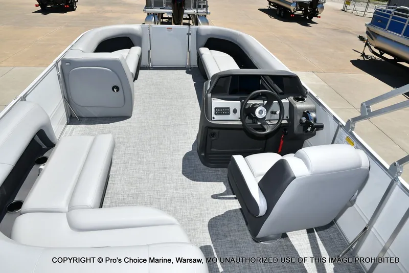 Slide: The Image of Sun Tracker Party Barge 18 DLX 2026 - 42