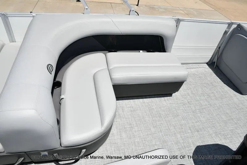 Slide: The Image of Sun Tracker Party Barge 18 DLX 2026 - 43