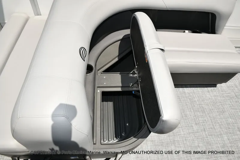 Slide: The Image of Sun Tracker Party Barge 18 DLX 2026 - 44