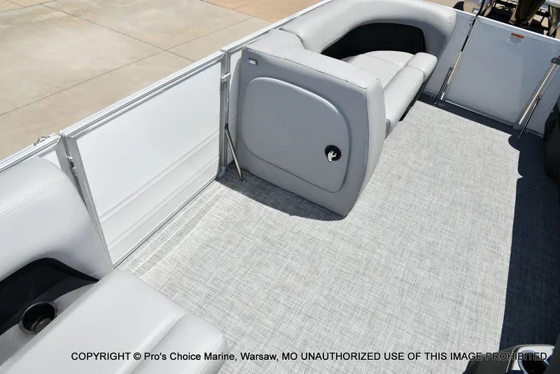 Slide: The Image of Sun Tracker Party Barge 18 DLX 2026 - 46