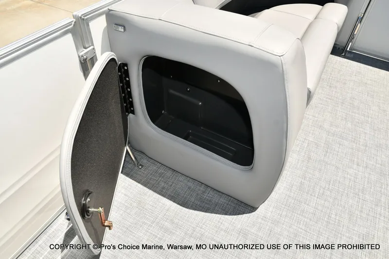 Slide: The Image of Sun Tracker Party Barge 18 DLX 2026 - 47