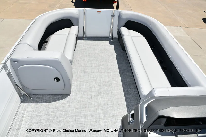 Slide: The Image of Sun Tracker Party Barge 18 DLX 2026 - 48