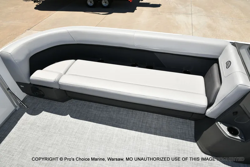 Slide: The Image of Sun Tracker Party Barge 18 DLX 2026 - 49