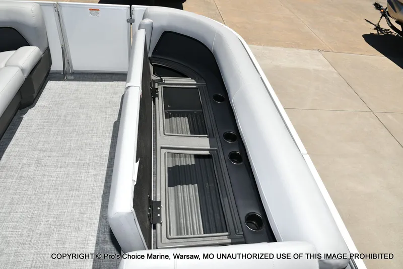 Slide: The Image of Sun Tracker Party Barge 18 DLX 2026 - 50