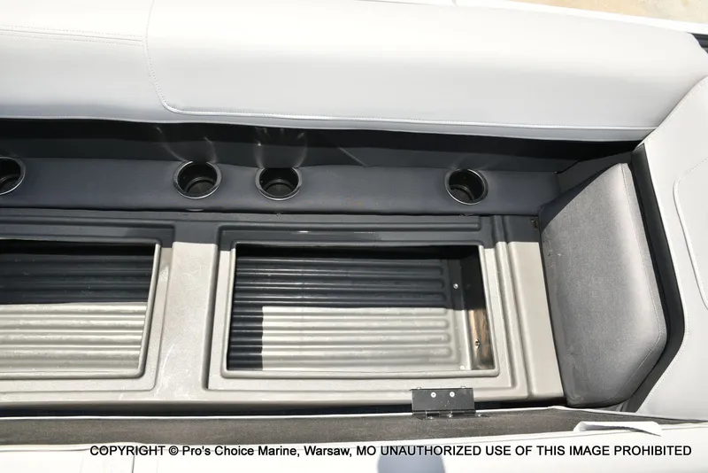 Slide: The Image of Sun Tracker Party Barge 18 DLX 2026 - 51