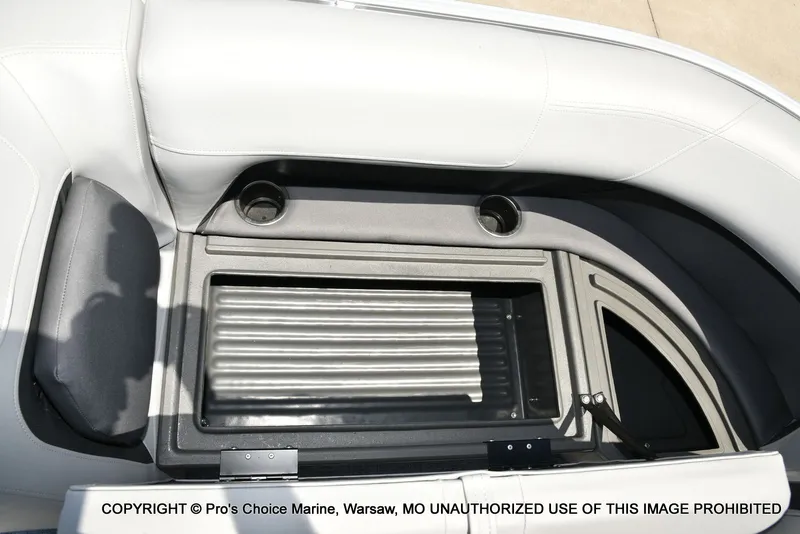 Slide: The Image of Sun Tracker Party Barge 18 DLX 2026 - 55