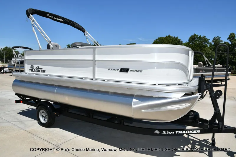 Slide: The Image of Sun Tracker Party Barge 18 DLX 2026 - 68