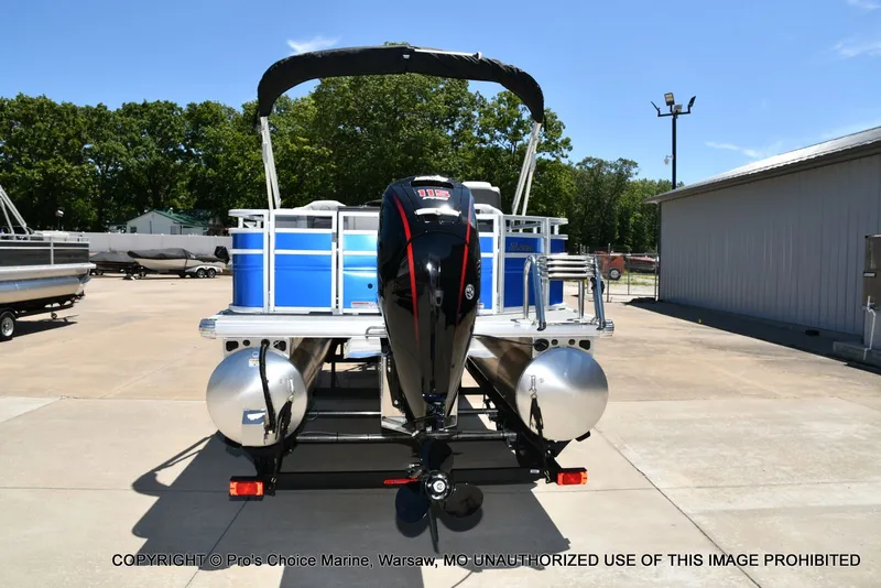 Slide: The Image of Sun Tracker Fishin' Barge 20 DLX 2026 - 17