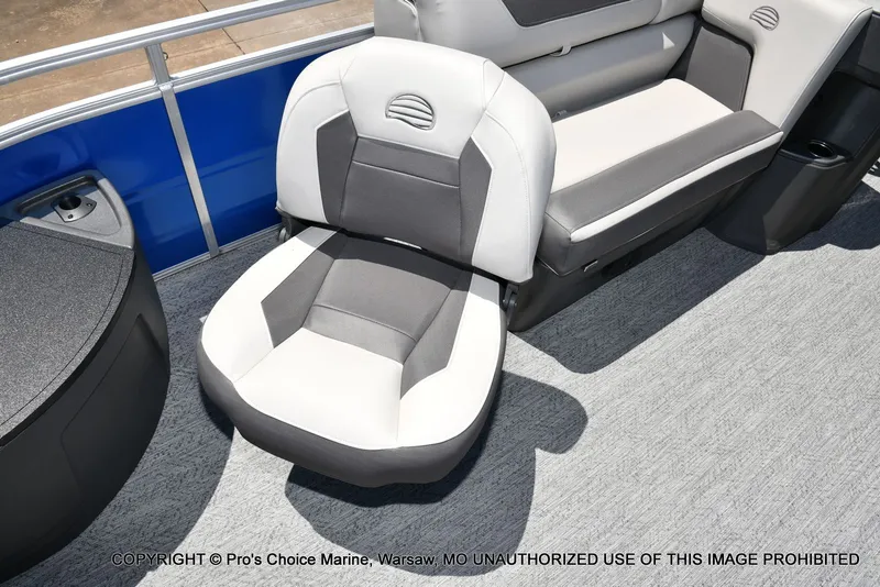 Slide: The Image of Sun Tracker Fishin' Barge 20 DLX 2026 - 25