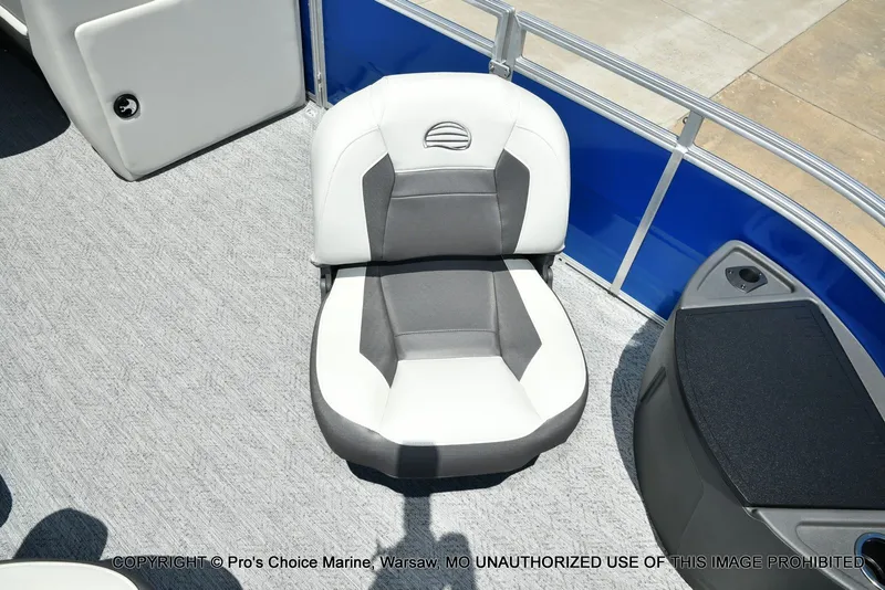 Slide: The Image of Sun Tracker Fishin' Barge 20 DLX 2026 - 29