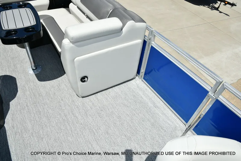 Slide: The Image of Sun Tracker Fishin' Barge 20 DLX 2026 - 33