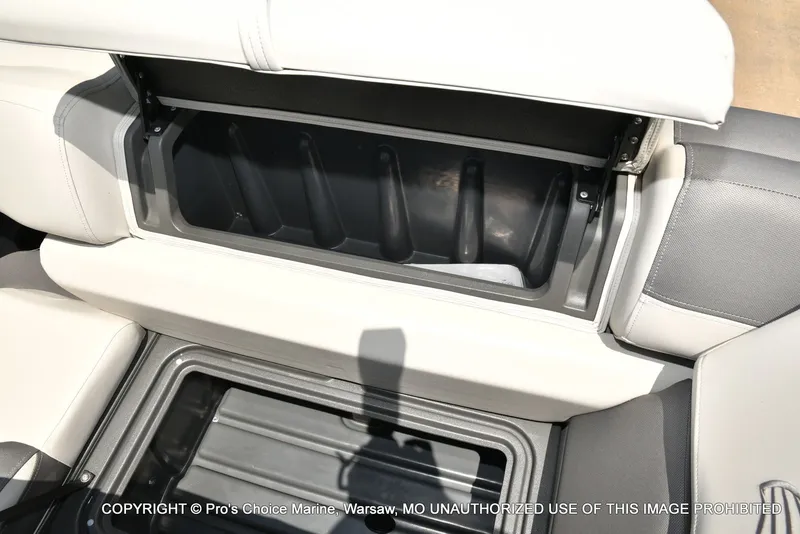 Slide: The Image of Sun Tracker Fishin' Barge 20 DLX 2026 - 44