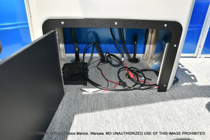 Slide: The Image of Sun Tracker Fishin' Barge 20 DLX 2026 - 57