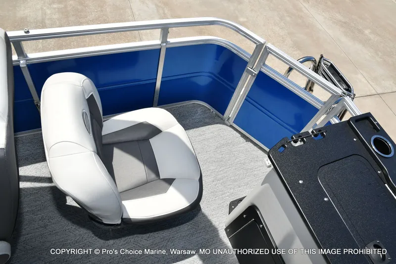 Slide: The Image of Sun Tracker Fishin' Barge 20 DLX 2026 - 59