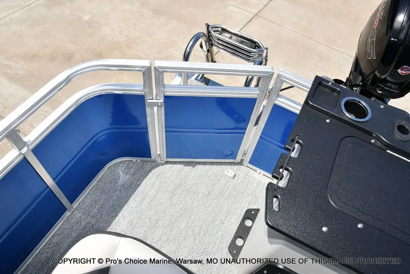 Slide: The Image of Sun Tracker Fishin' Barge 20 DLX 2026 - 60