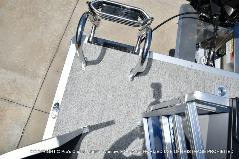 Slide: The Image of Sun Tracker Fishin' Barge 20 DLX 2026 - 63