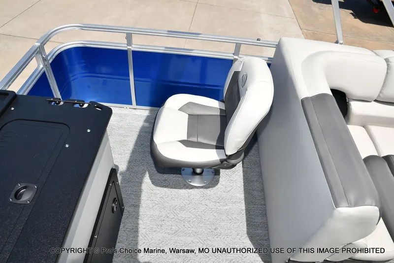 Slide: The Image of Sun Tracker Fishin' Barge 20 DLX 2026 - 64