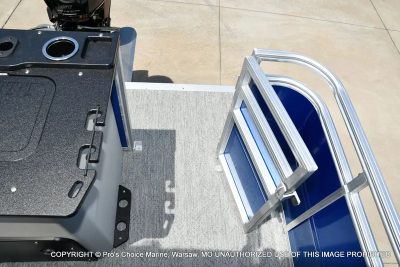 Slide: The Image of Sun Tracker Fishin' Barge 20 DLX 2026 - 67