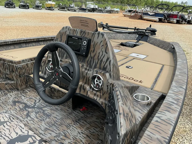 Slide: The Image of Xpress Hyper-Lift Crappie Series H17 C 2026 - 8