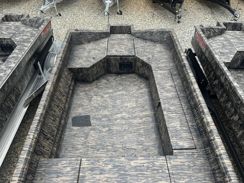 Slide: The Image of Reaper Boats 656 656 STEP TRANSOM 2026 - 5